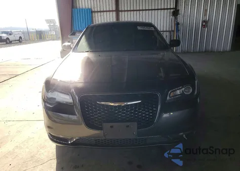 2018 Chrysler 300 S z USA, uszkodzony, nr VIN 2C3CCAGG5JH267309
